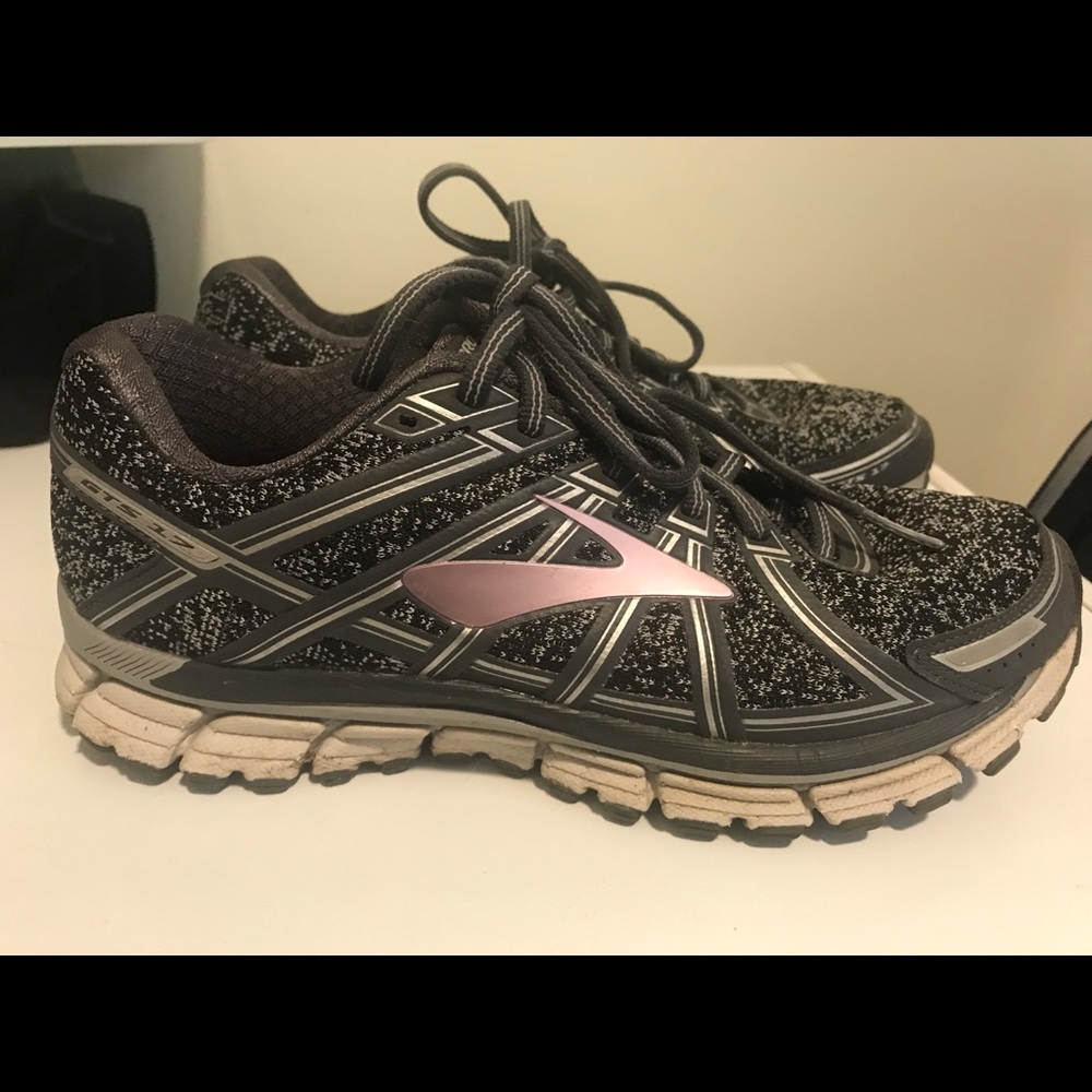 Brooks GTS 17. Size 9